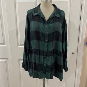 American Eagle Green and Black Plaid flowy Button-Up Shirt
